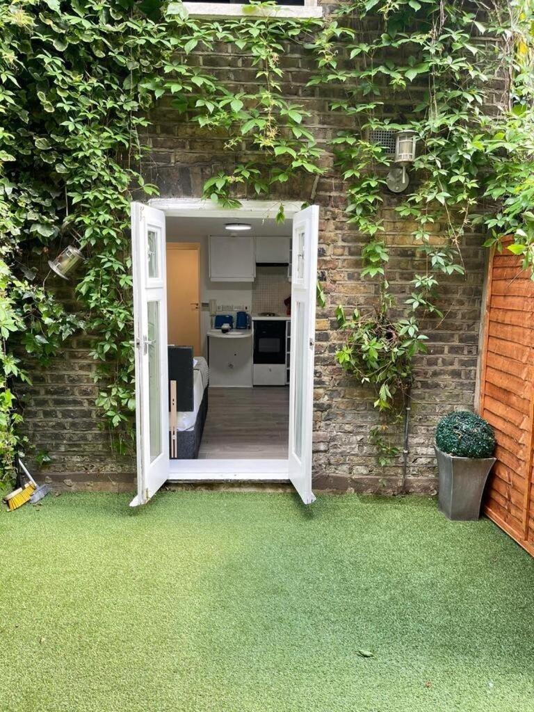 Portobello Road Artistic Studios 'Budget' Лондон Екстериор снимка
