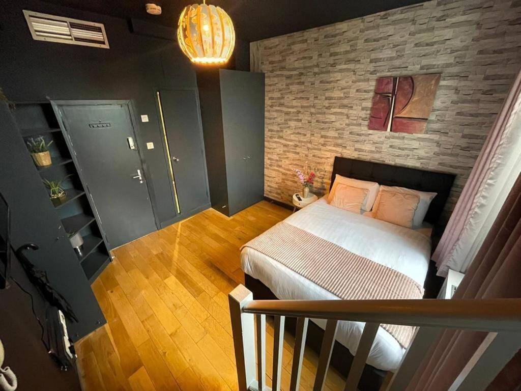 Portobello Road Artistic Studios 'Budget' Лондон Стая снимка