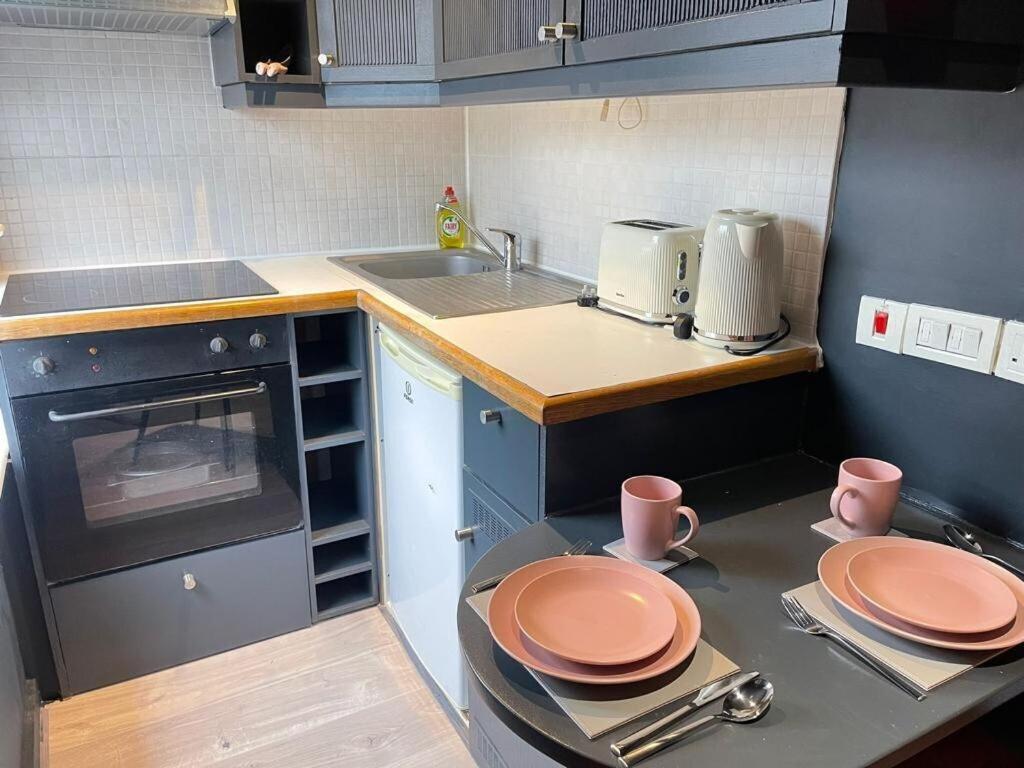 Portobello Road Artistic Studios 'Budget' Лондон Стая снимка