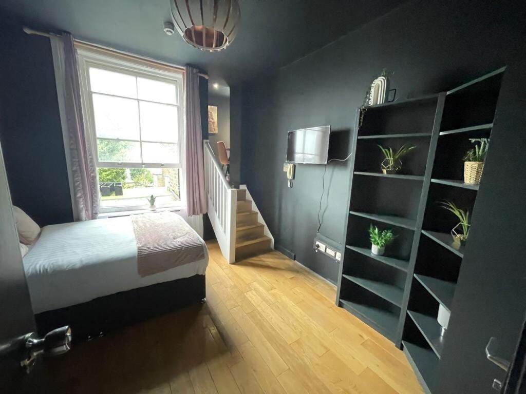 Portobello Road Artistic Studios 'Budget' Лондон Стая снимка
