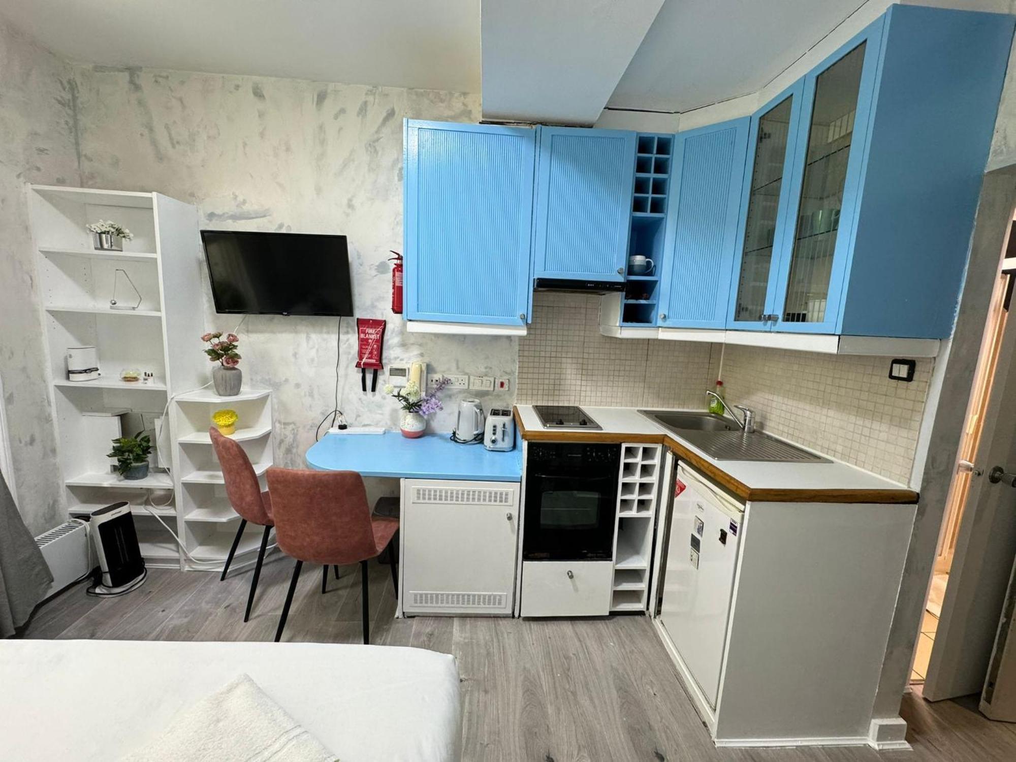 Portobello Road Artistic Studios 'Budget' Лондон Стая снимка