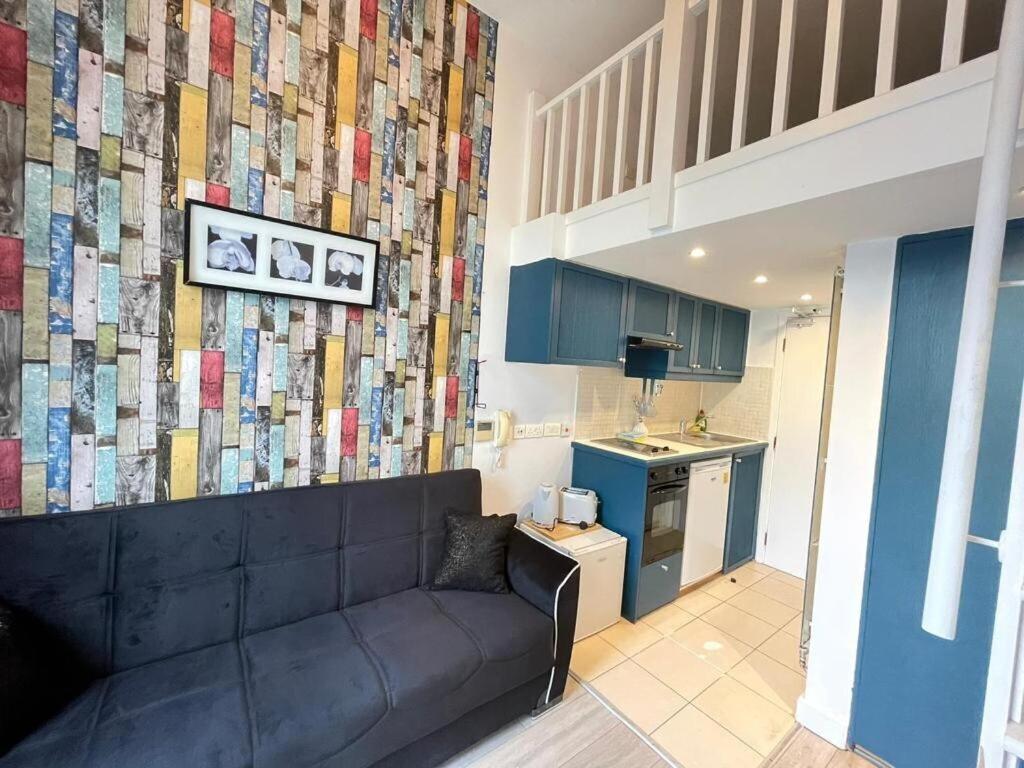 Portobello Road Artistic Studios 'Budget' Лондон Стая снимка