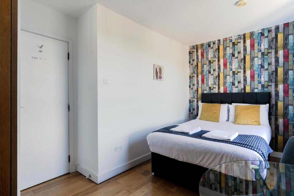 Portobello Road Artistic Studios 'Budget' Лондон Стая снимка