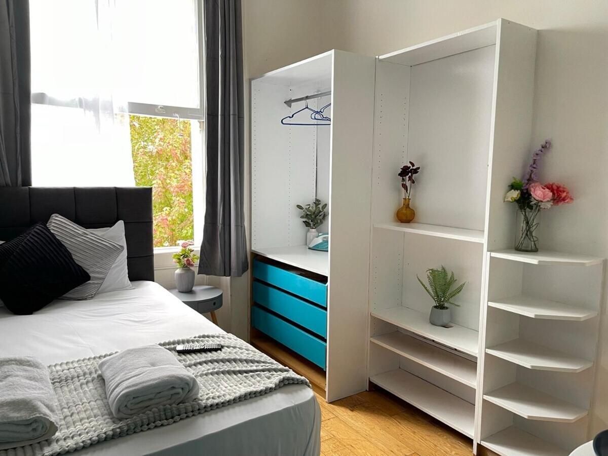 Portobello Road Artistic Studios 'Budget' Лондон Стая снимка