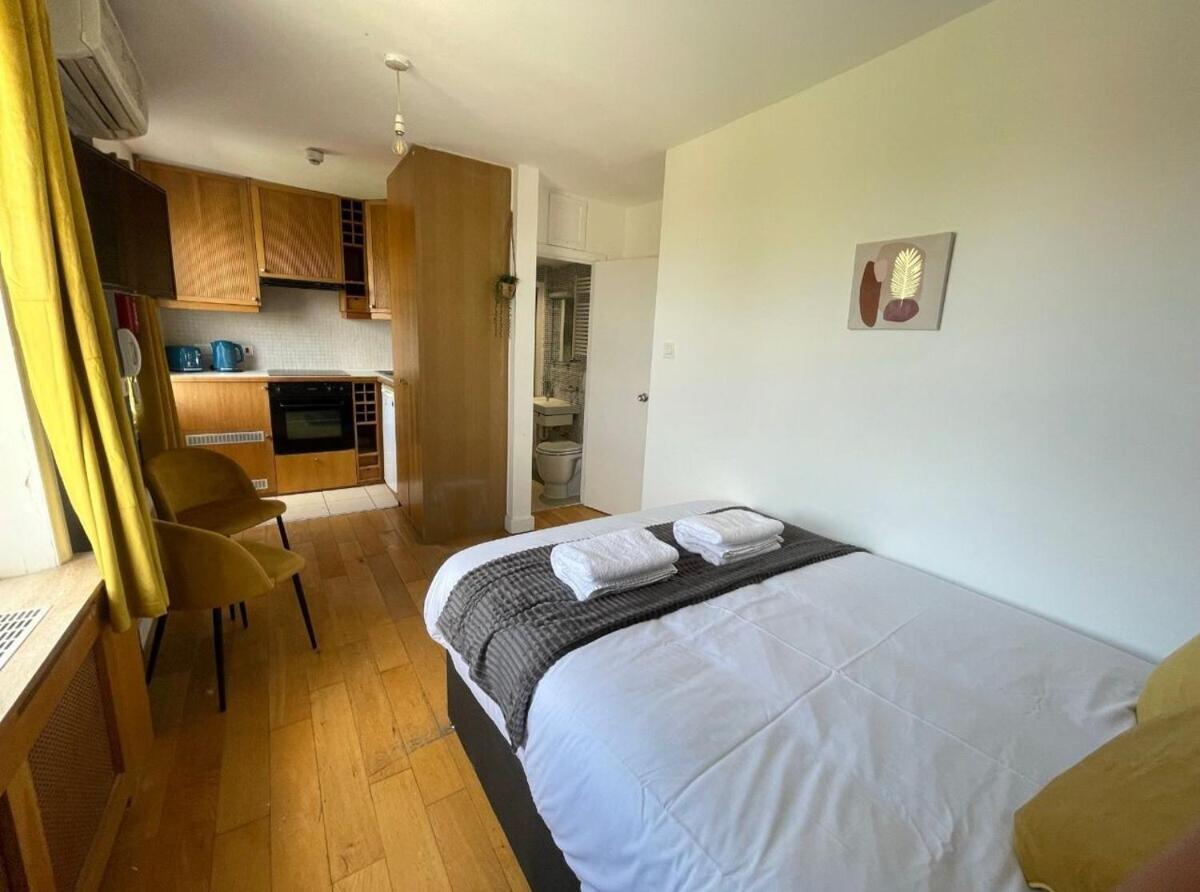 Portobello Road Artistic Studios 'Budget' Лондон Стая снимка