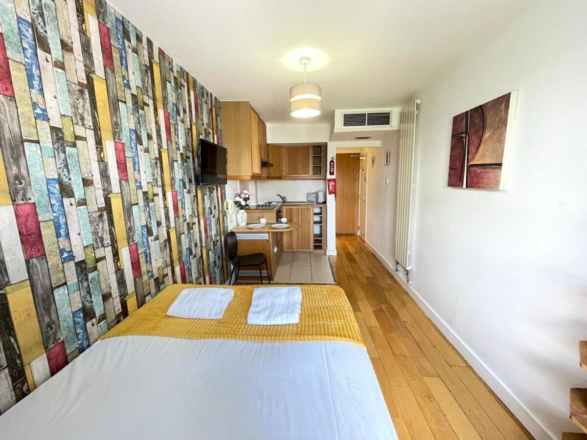 Portobello Road Artistic Studios 'Budget' Лондон Стая снимка