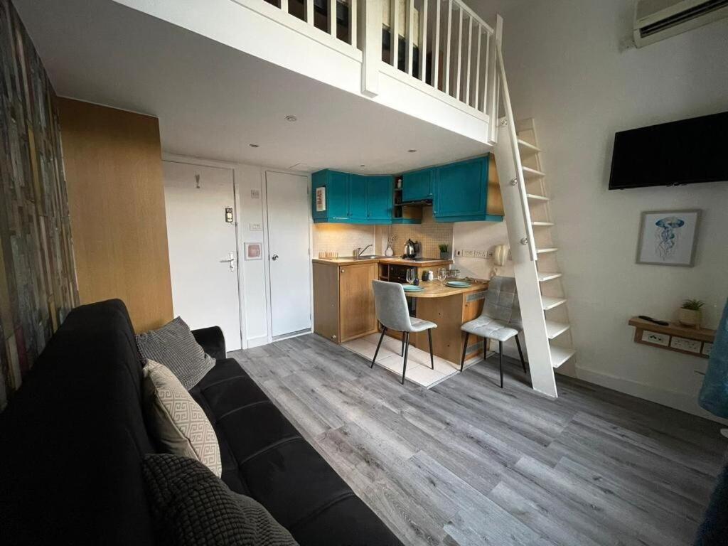 Portobello Road Artistic Studios 'Budget' Лондон Стая снимка
