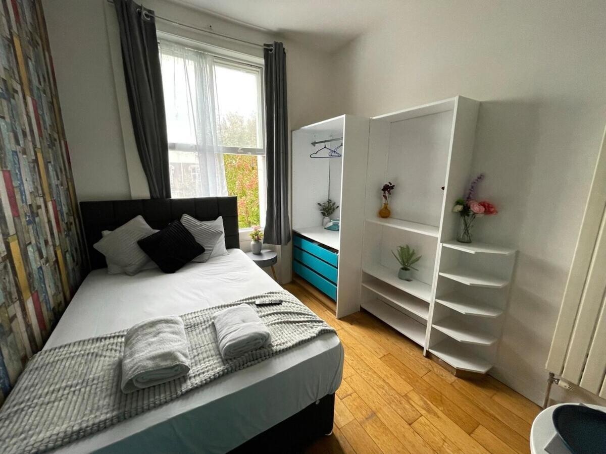 Portobello Road Artistic Studios 'Budget' Лондон Стая снимка