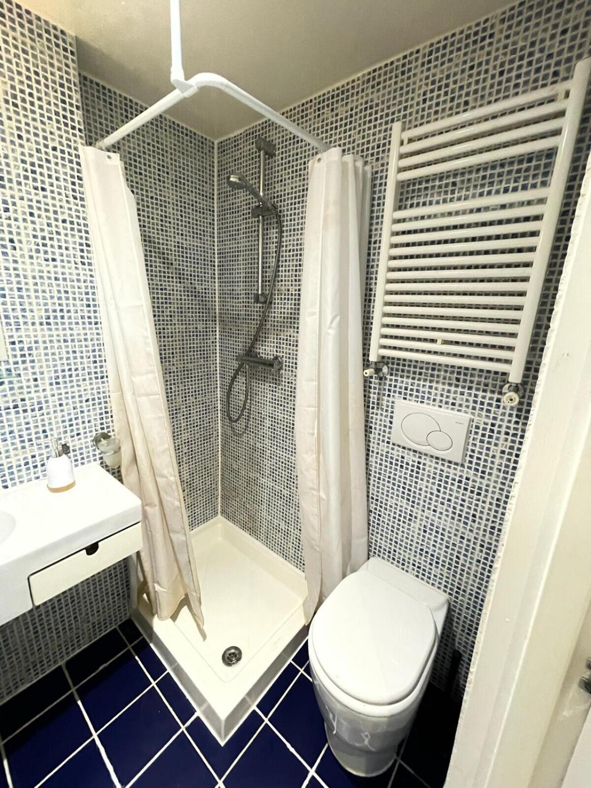 Portobello Road Artistic Studios 'Budget' Лондон Стая снимка